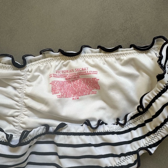 Victoria’s Secret Ruffle Cheeky Bottom - Picture 6 of 6